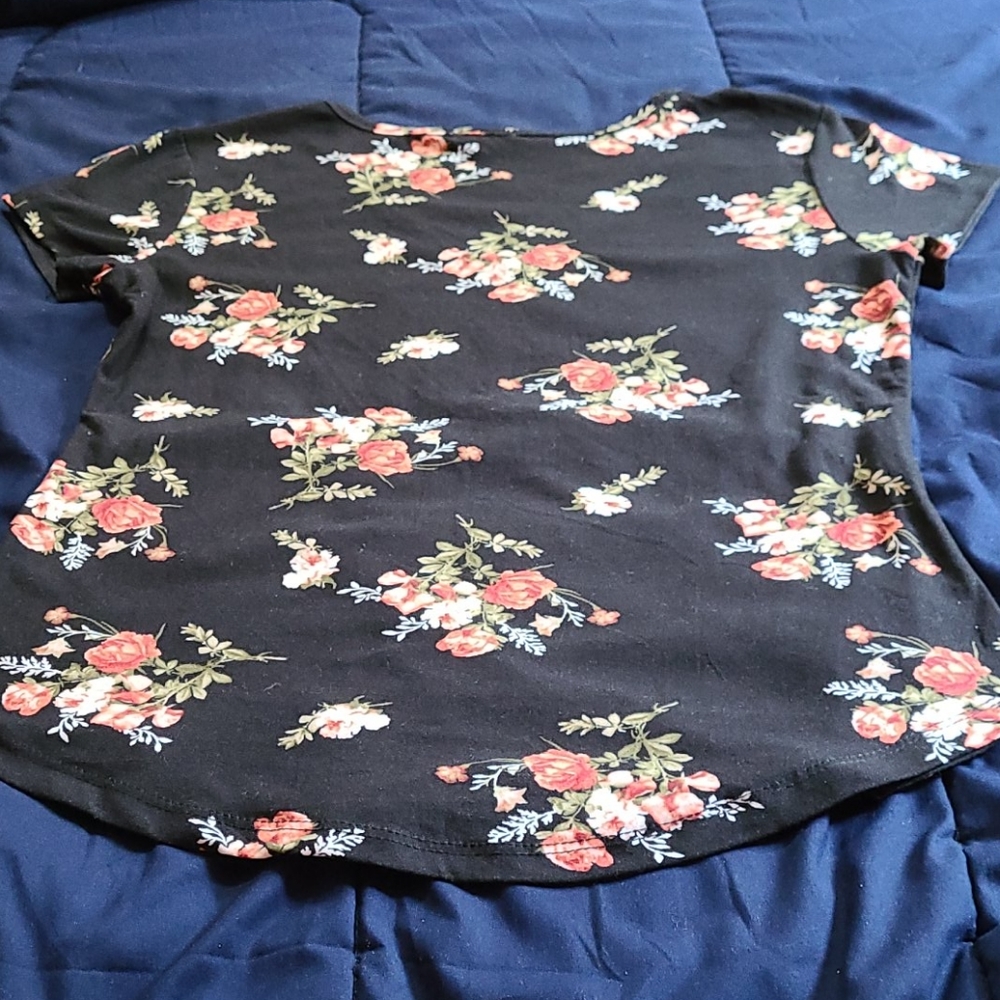 Floral Pattern Rue21 T-shirt - Picture 2 of 3